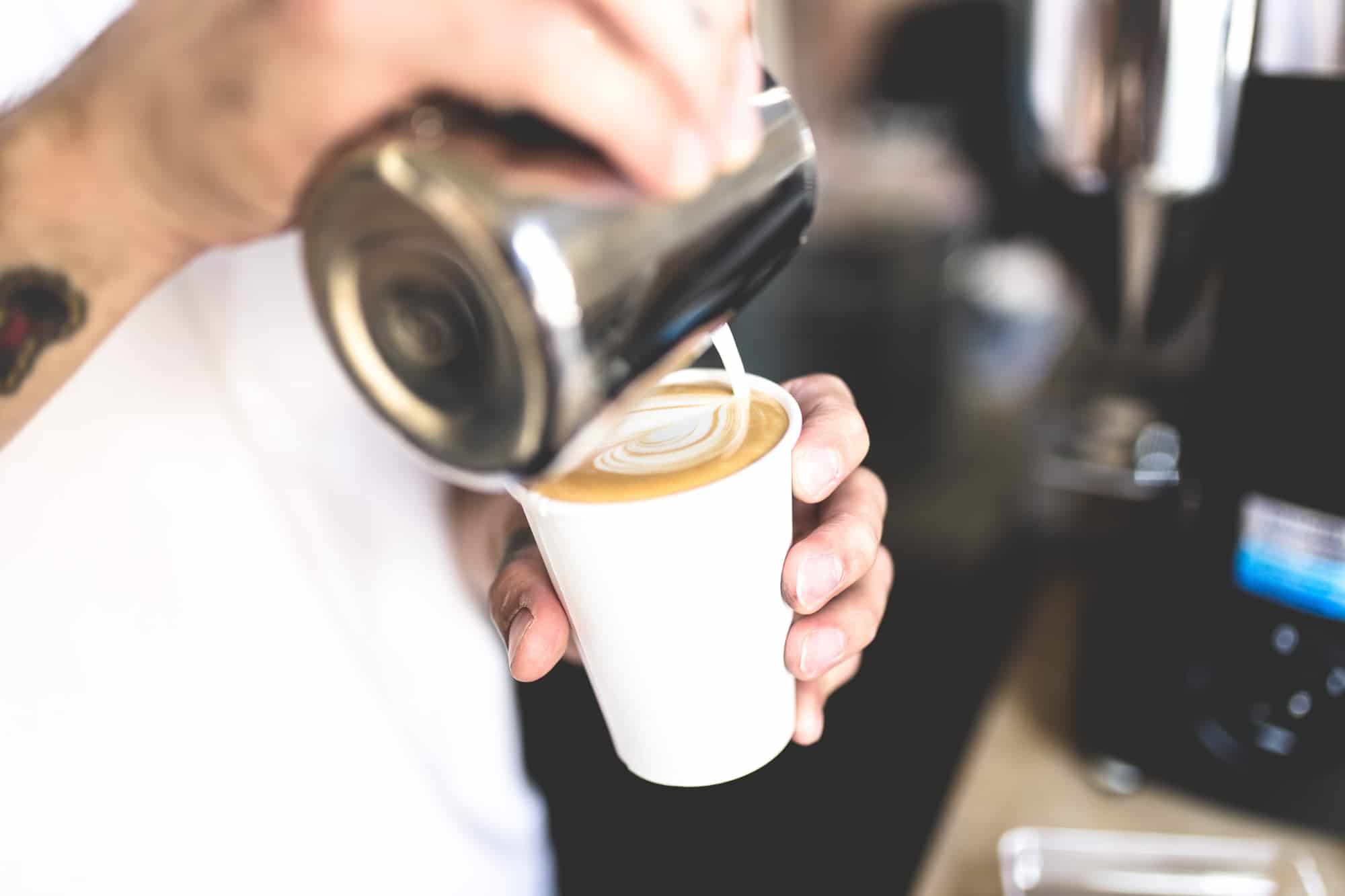 Wat is het verschil tussen een cappuccino, een latte macchiato en koffie verkeerd? Koffie Wat is het verschil tussen een cappuccino, een latte macchiato en koffie verkeerd? Koffie